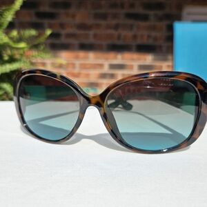 Steve Madden Tortoise Shell Oval Sunglasses
